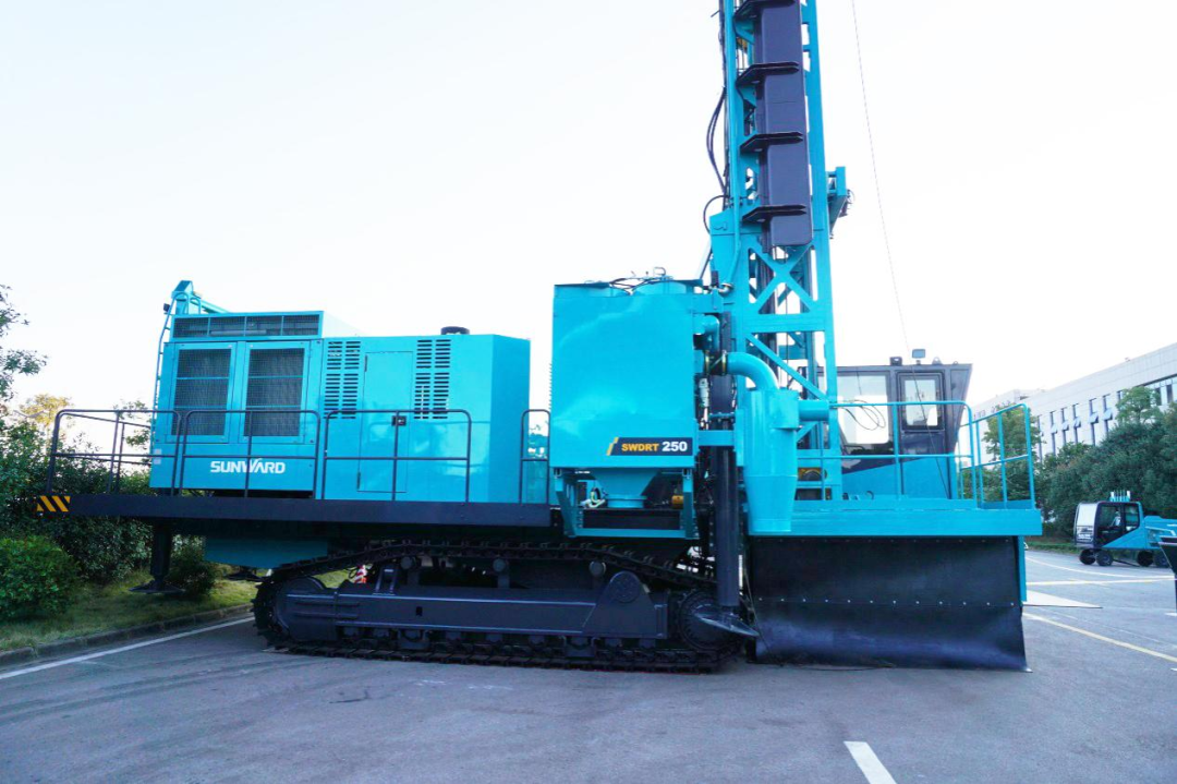 两种钻进模式+更大扭矩！J9集团智能自主研造的全液压牙轮钻机下线