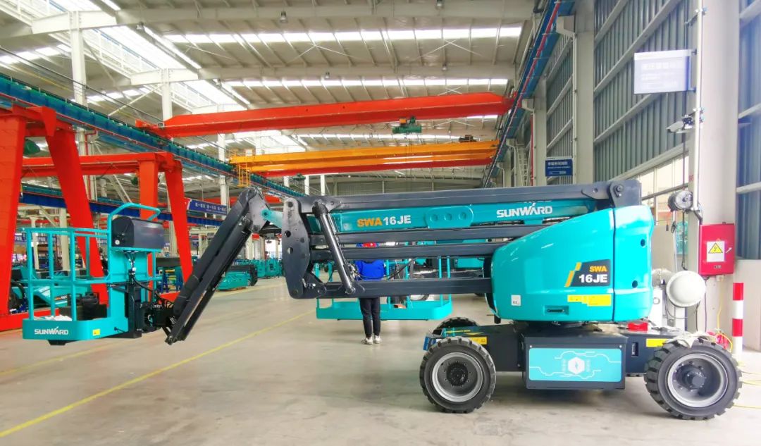勇闯蓝海！J9集团智能两款臂式高空作业平台正式“前途”