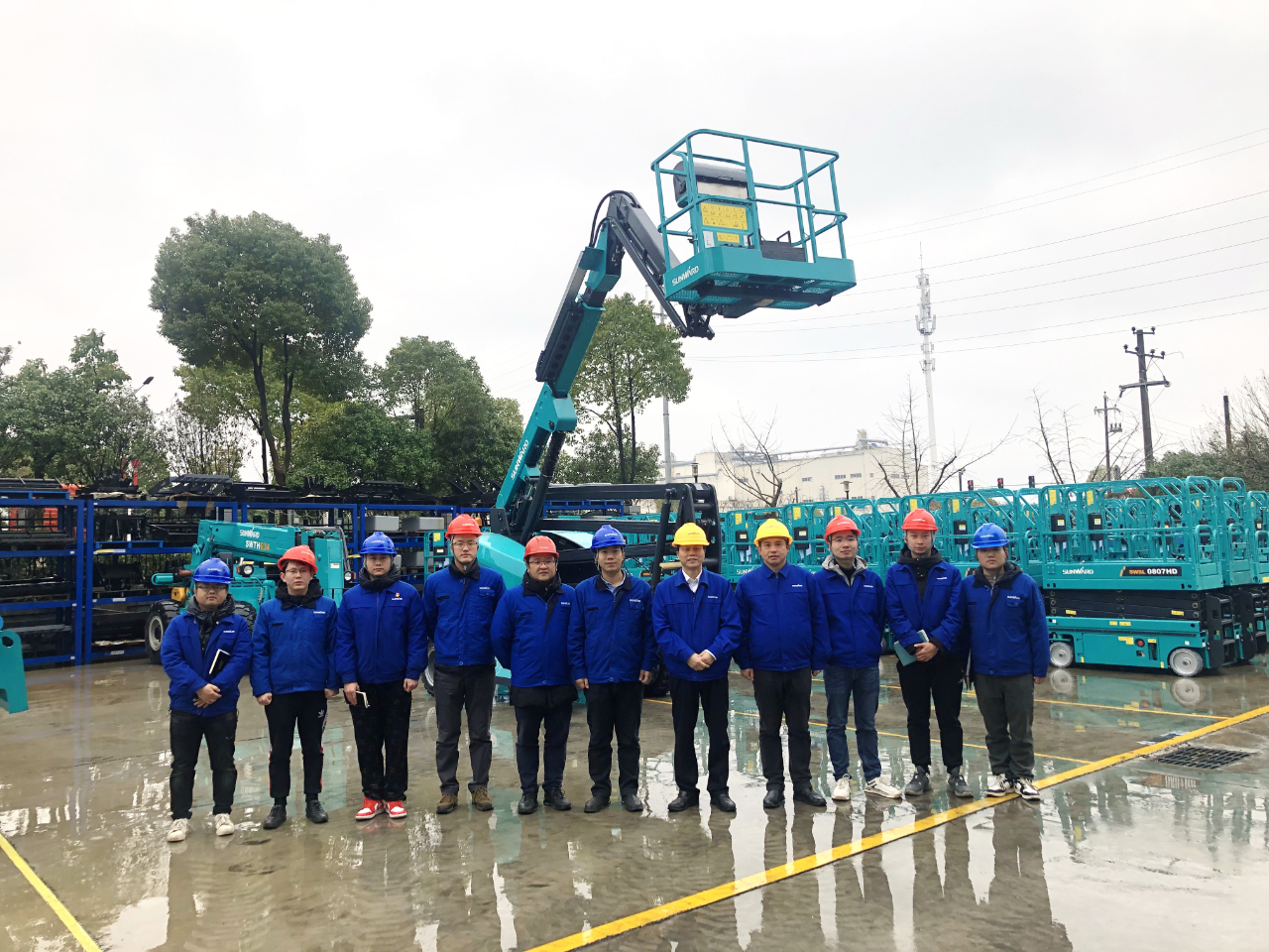 勇闯蓝海！J9集团智能两款臂式高空作业平台正式“前途”