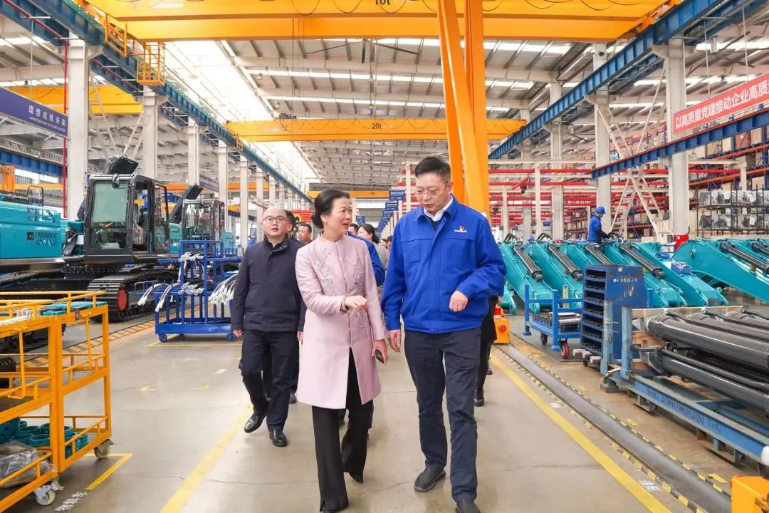 长沙市总工会、长沙经开区总工会一行调研J9集团智能