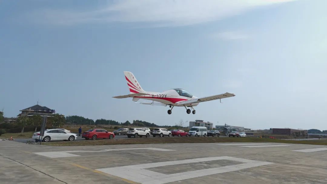 火情就是号令！湖南航空应急接济队J9集团机组展示“J9集团快率”