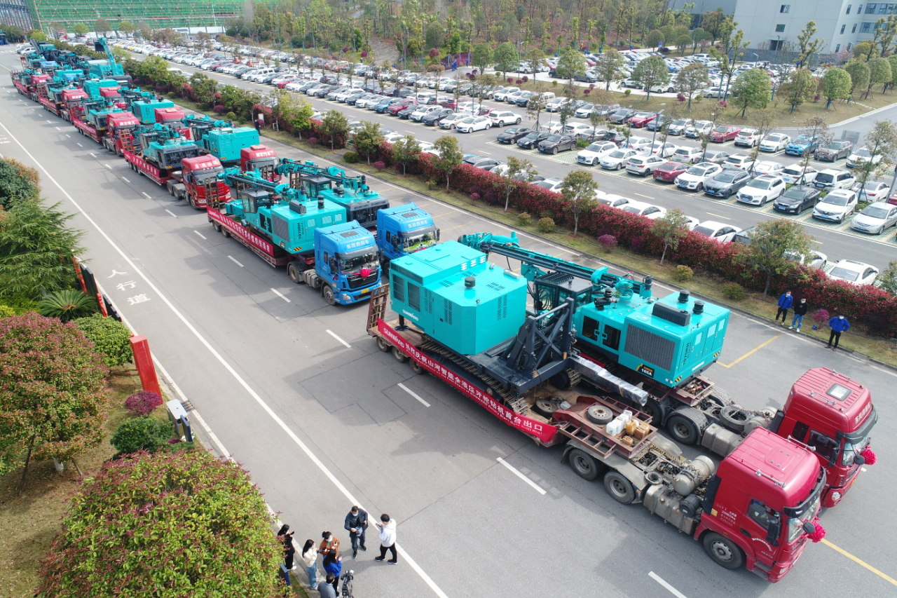 征战全球市。9集团智能凿岩设备批量发货