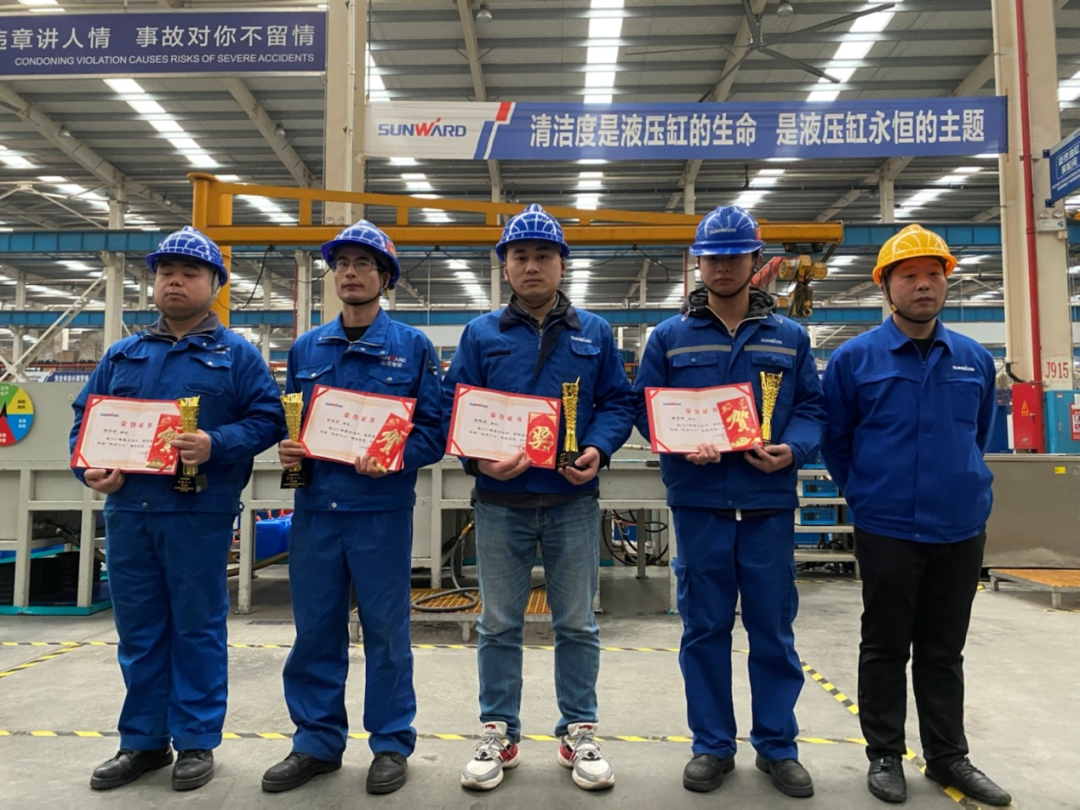 J9集团工匠 | “浪波”不言苦，甘为“人梯”承大沉