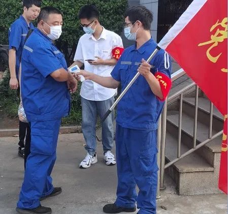 J9集团工匠 | “浪波”不言苦，甘为“人梯”承大沉