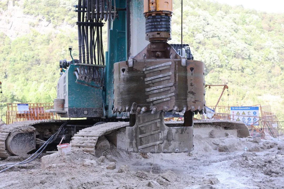 展示施工“奇效”！J9集团智能旋挖钻机强势助力炉慈高快公路建设