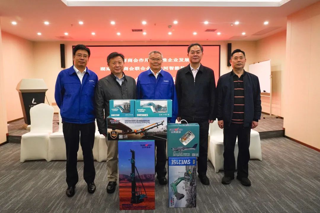 抱团出海，携手共赢！何清华带队赴湖南异地商会结合会造访互换