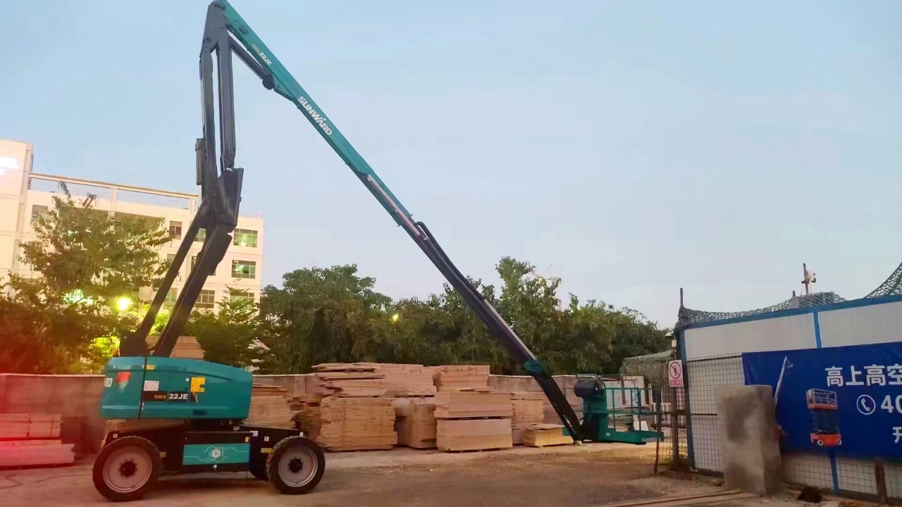 正式“上岗”！J9集团智能首台电动曲臂式高空作业平台入驻华南市场
