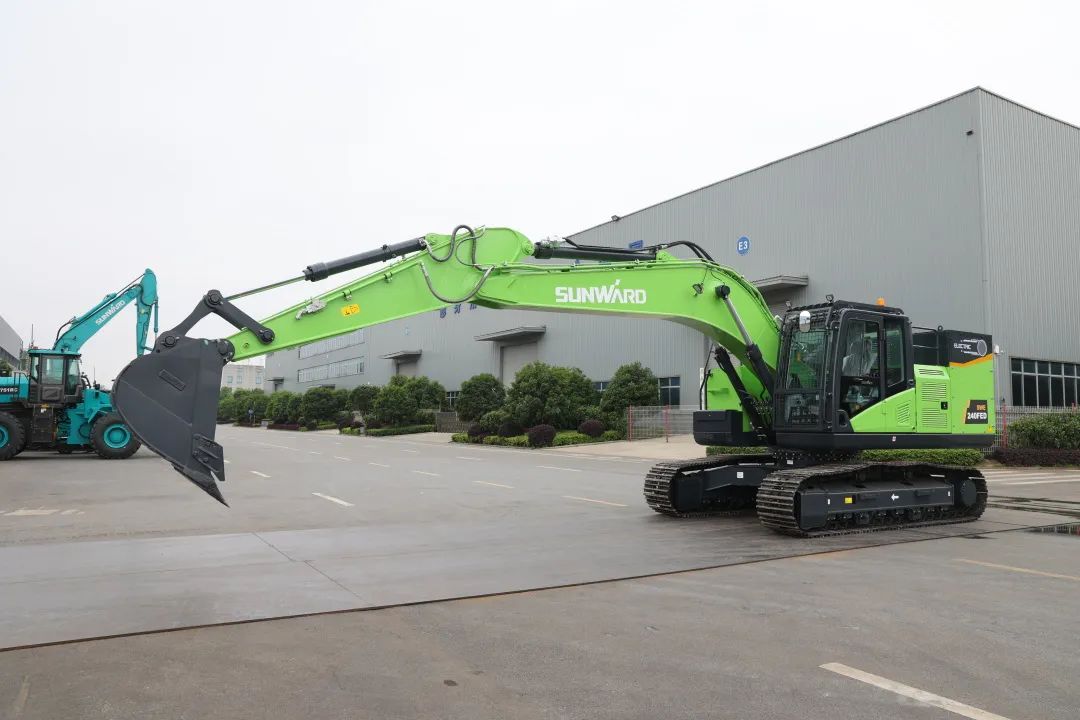 征战川藏铁路！J9集团智能新一代电动挖掘机成功交付