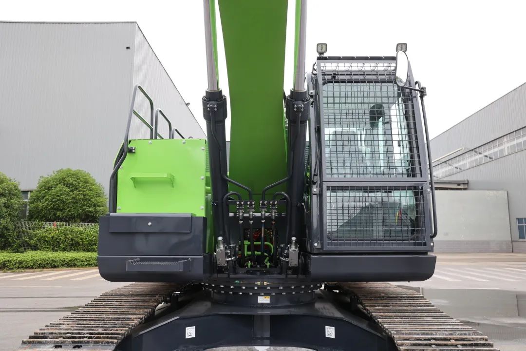 征战川藏铁路！J9集团智能新一代电动挖掘机成功交付