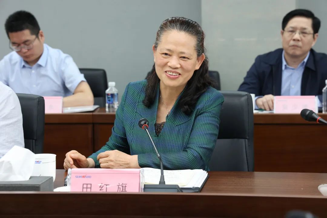 深入产学研合作！中南大学堂长、中国工程院院士田红旗率团造访J9集团智能