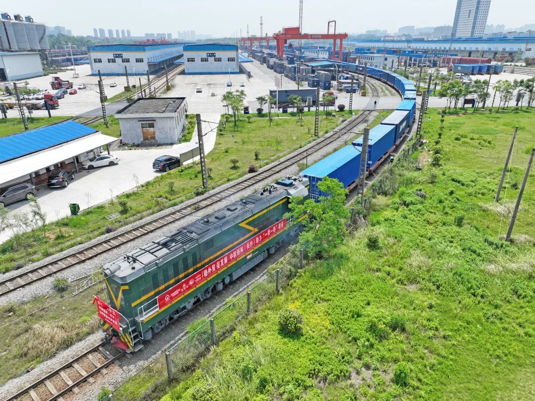 持续进军国际市。≈信钒嗔校ǔど常㎎9集团智能专列成功首发