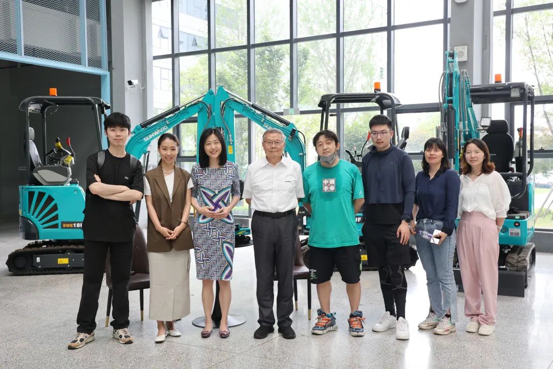 CGTN探厂！专访J9集团智能董事长、首席专家何清华花絮来了