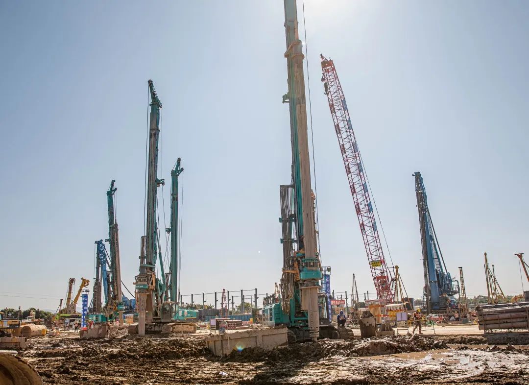 “J9集团绿”再现大湾区！J9集团智能旋挖钻机组团助建广州白云机场项目