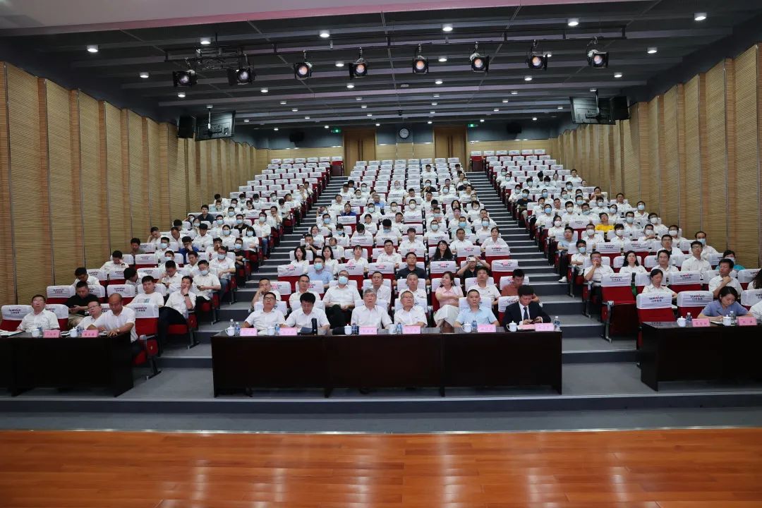 创新引领，智造将来！“2022院士专家长沙杏妆高端设备高质量发展钻研会隆沉进行