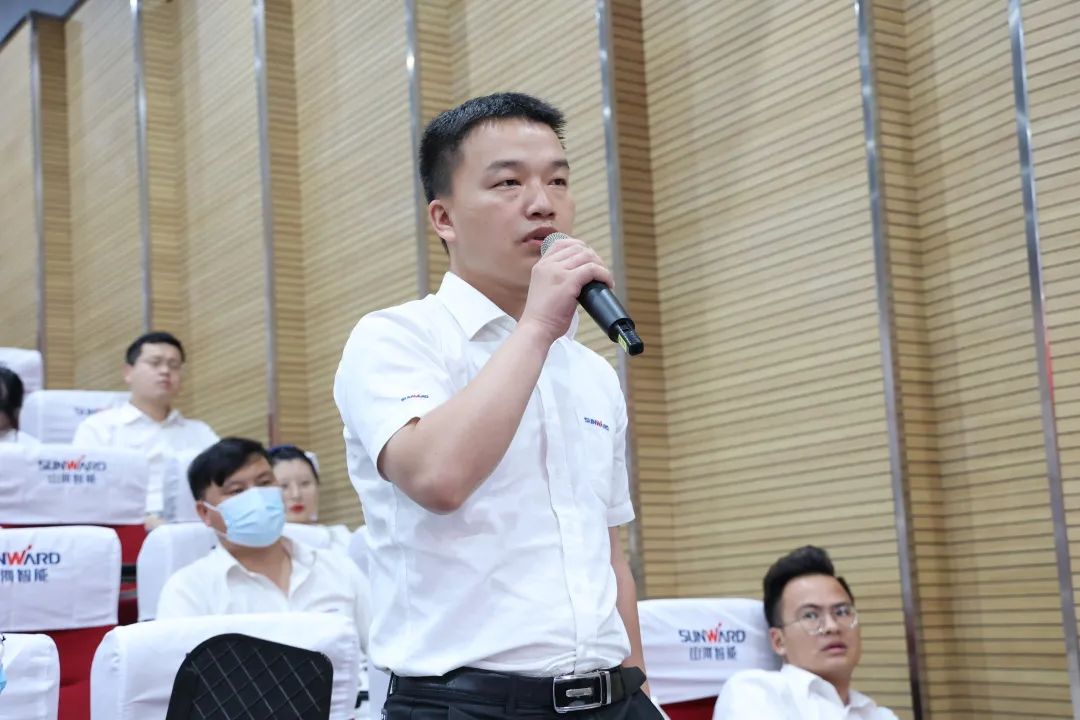 创新引领，智造将来！“2022院士专家长沙杏妆高端设备高质量发展钻研会隆沉进行