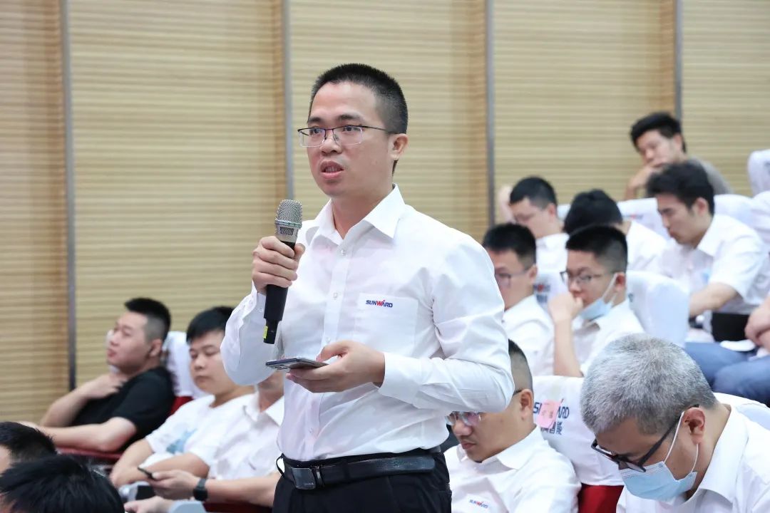 创新引领，智造将来！“2022院士专家长沙杏妆高端设备高质量发展钻研会隆沉进行