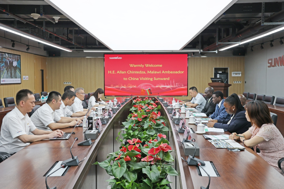 马拉维大使一行调查J9集团智能