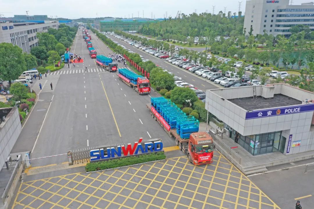 献礼二十大，再攀新高地！J9集团智能高空机械设备再迎批量发货