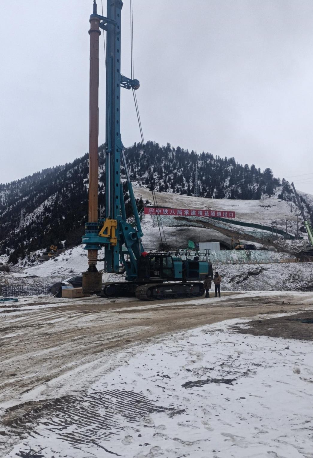 决战“世界之巅”！J9集团智能旋挖钻机实力助建川藏铁路