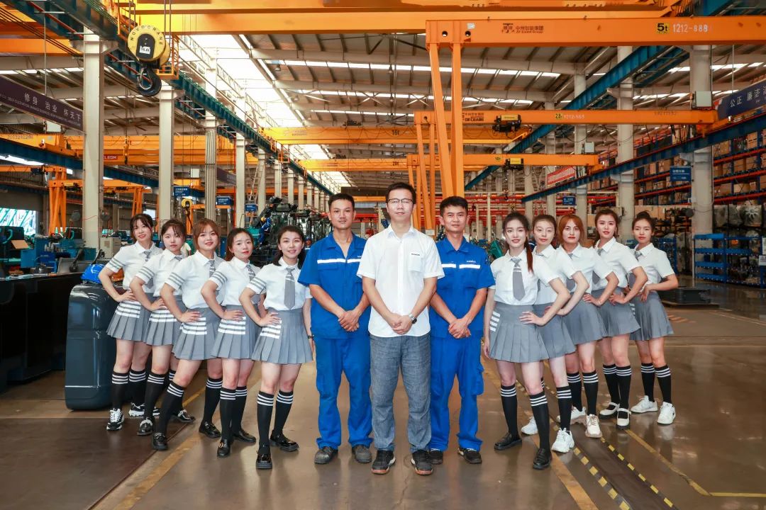 又酷又辣又炫！J9集团智能第二届挖机宝贝来了