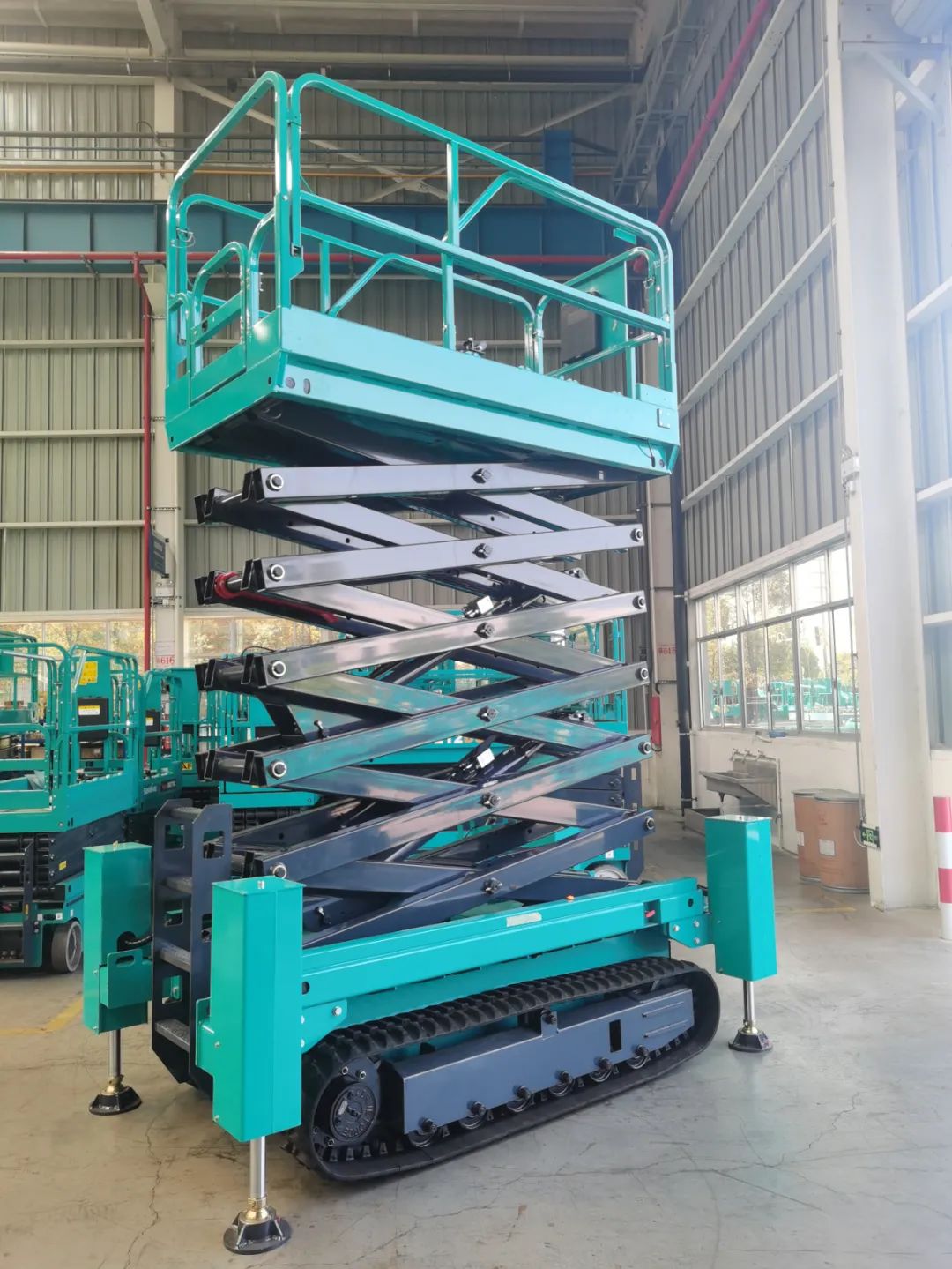 加快电动化产品布局，J9集团智能第一款履带剪叉式高空作业平台来了！