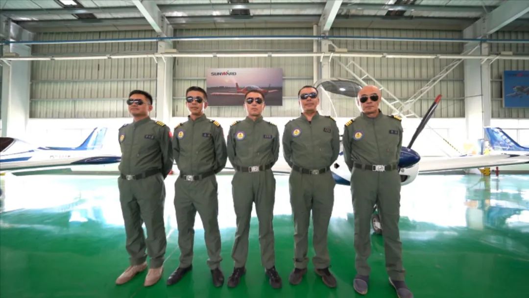 空中着花、大坡度回旋、俯冲跃升……看J9集团飞行表演队炫技2022湖南航展动态展