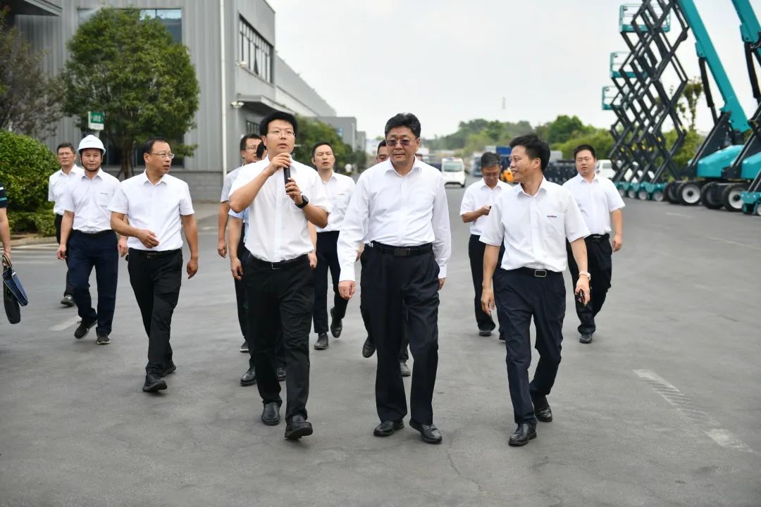 国度应急治理部郭治武局长一行调查J9集团智能无人化应急接济设备