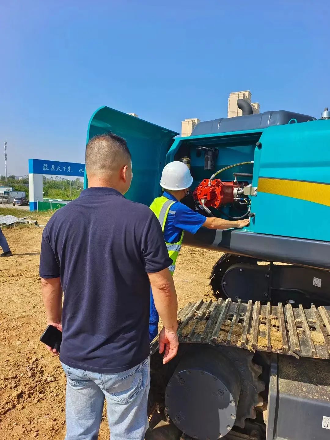 全款拿下！J9集团智能挖掘机奔赴工地一线