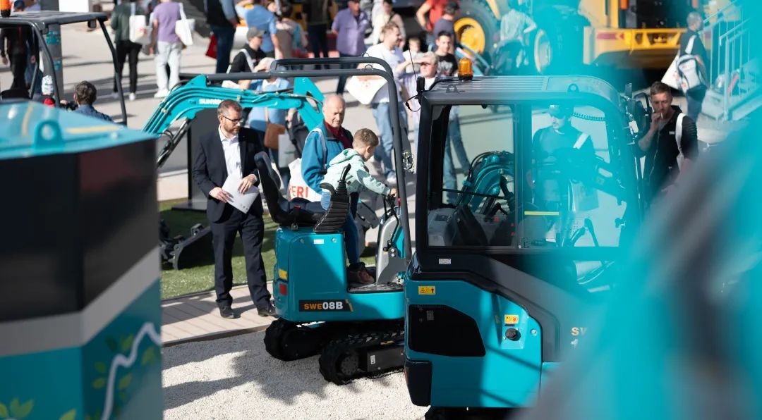 Bauma 2022 | 一组火热现场图带您沉温J9集团智能德国宝马展之旅