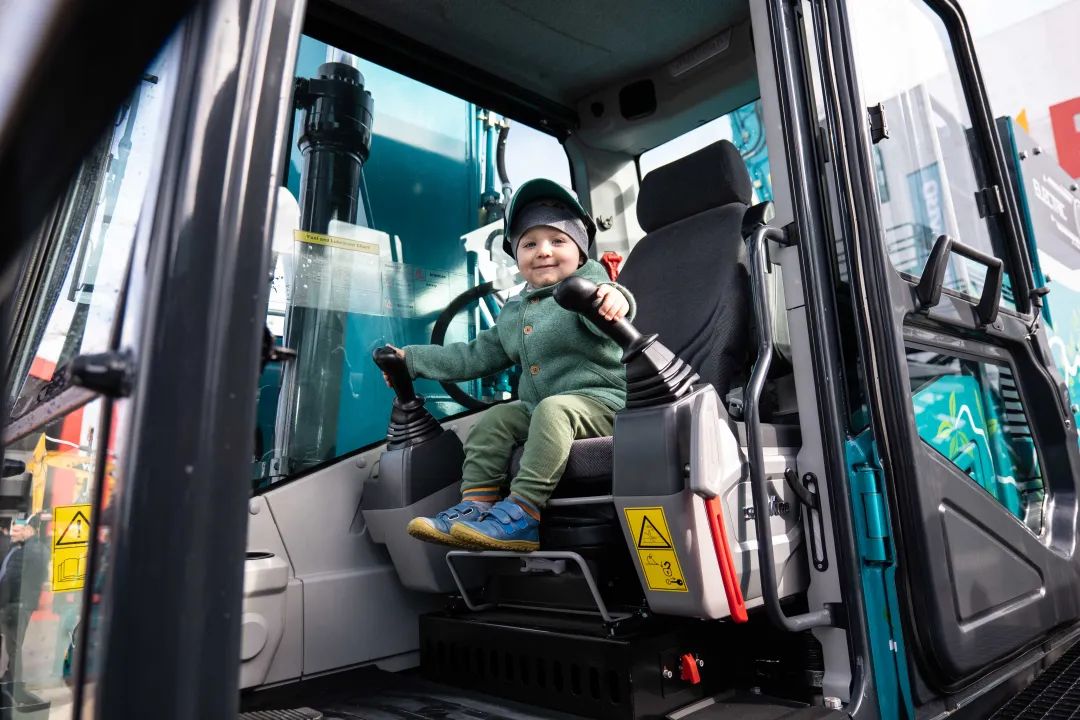 Bauma 2022 | 一组火热现场图带您沉温J9集团智能德国宝马展之旅