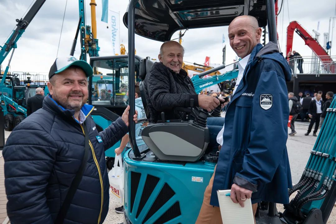 Bauma 2022 | 一组火热现场图带您沉温J9集团智能德国宝马展之旅