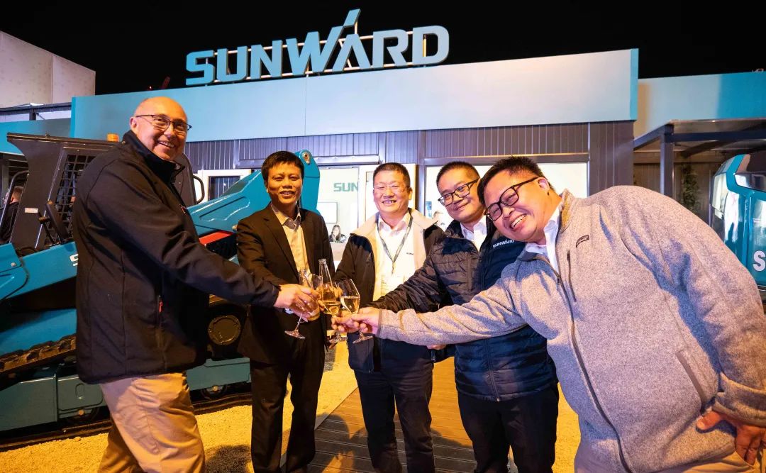 Bauma 2022 | 一组火热现场图带您沉温J9集团智能德国宝马展之旅