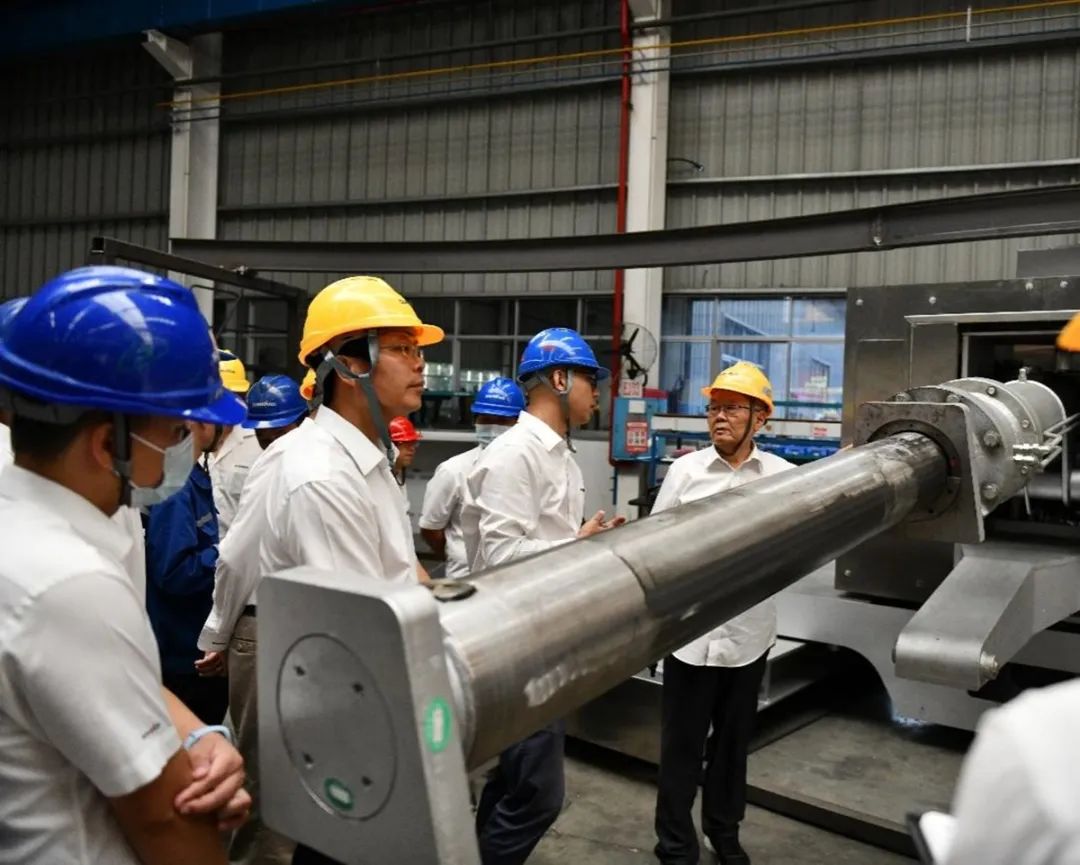 “王炸”！J9集团特装全自动捣炉车成功下线