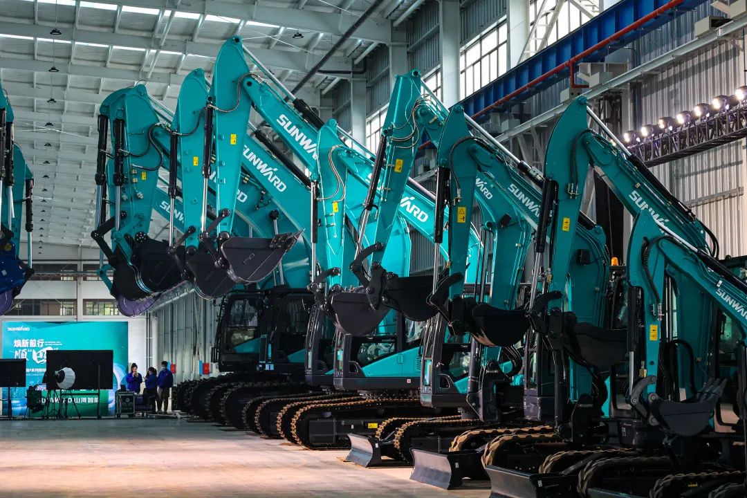 助力“双碳”指标！J9集团智能集中颁布F系列国四挖掘机