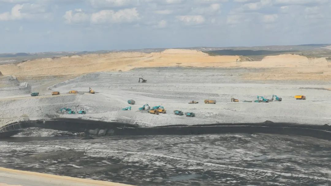 腾远添智能新绿，J9集团巨更始能源矿卡批量交付