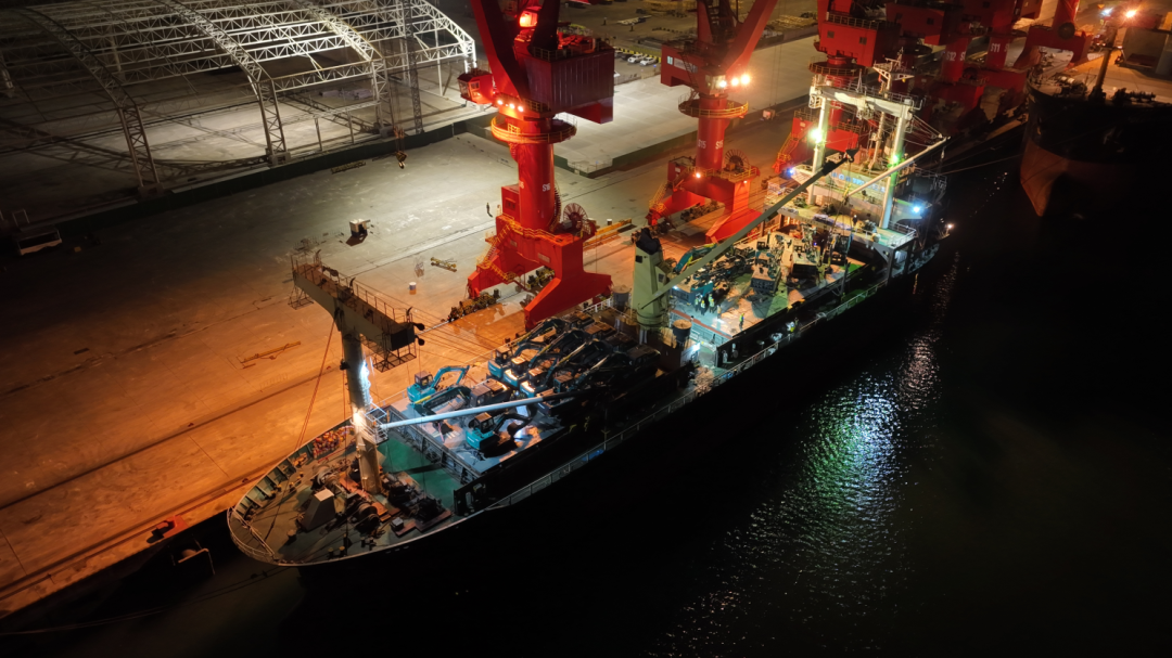 亿元设备“包船”出海！J9集团智能国际市场迎来开门红