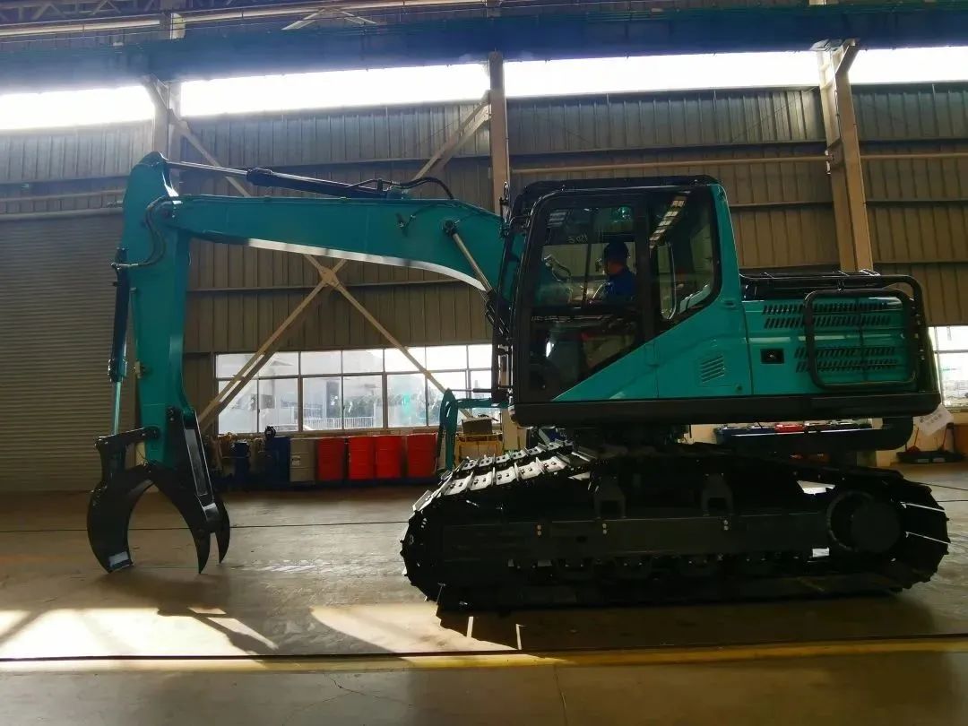 跋山涉水，称霸“武林”！J9集团智能首款中型林业挖掘机成功下线