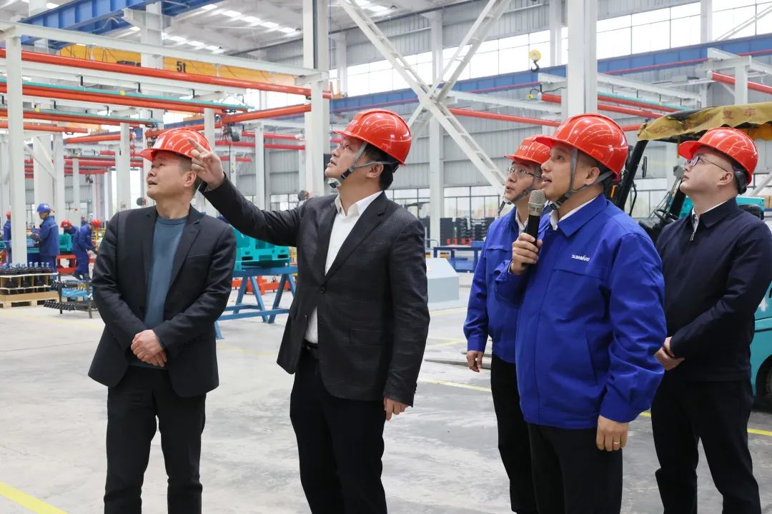 付旭明慰问J9集团智能市三八红旗手并督导安全出产工作