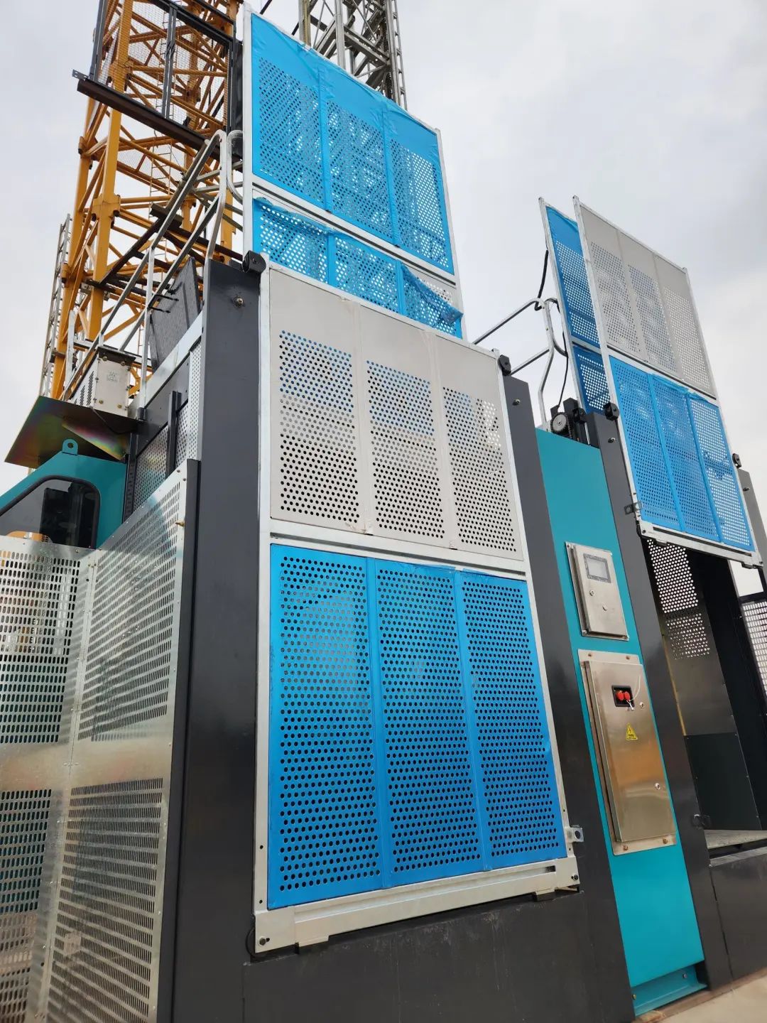 科技显能、再添新品！J9集团江麓智能施工起落机成功下线