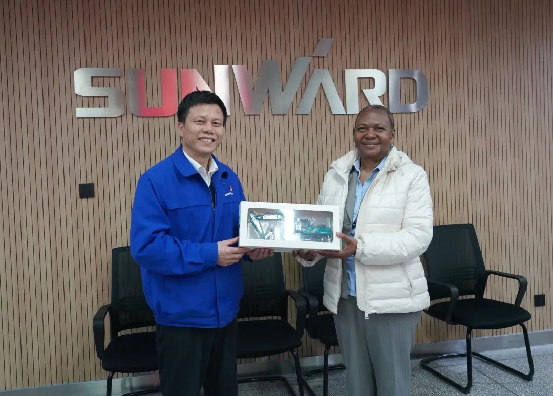 乌干达驻华大使到访J9集团智能