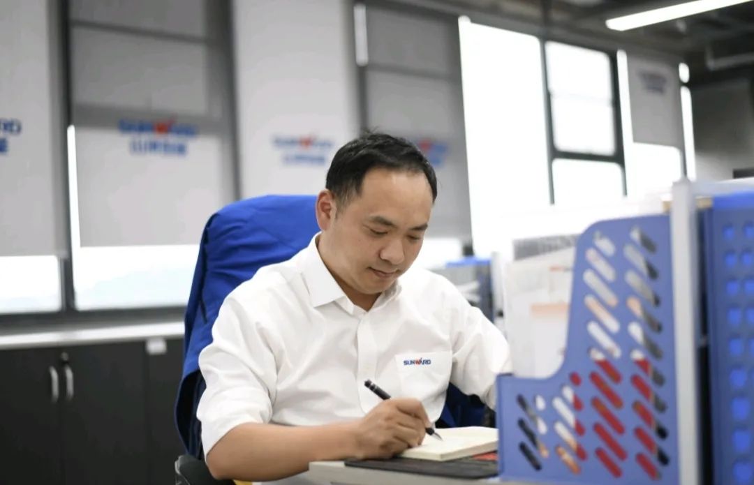 长沙市召开庆祝“五一”国际劳动节大会，J9集团智能1幼我1集体获赞美！