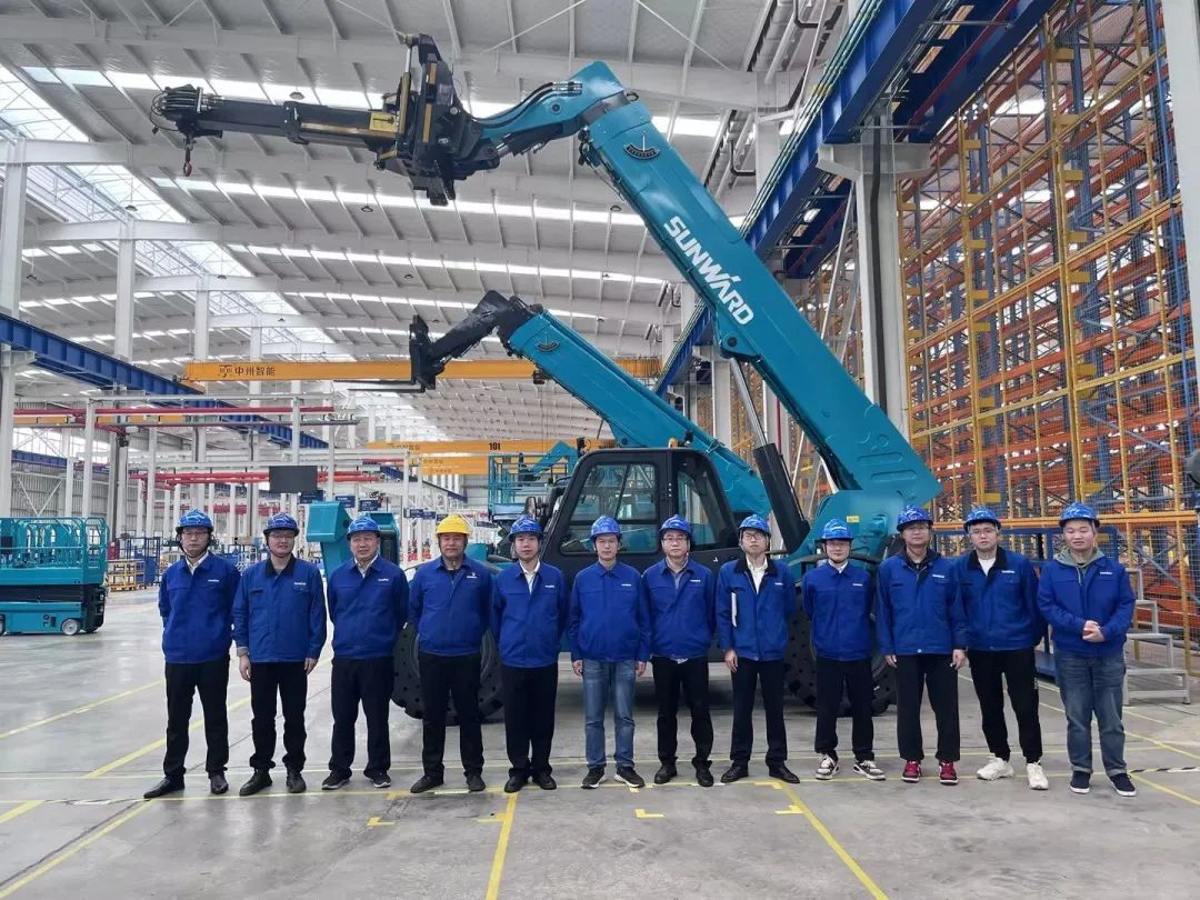 独家定造！J9集团智能油缸更换机械人顺利下线