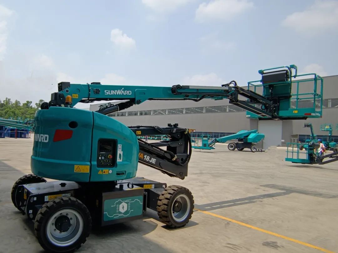 新能源家族再添“新丁”！J9集团智能三款电动臂式高空作业平台齐下线