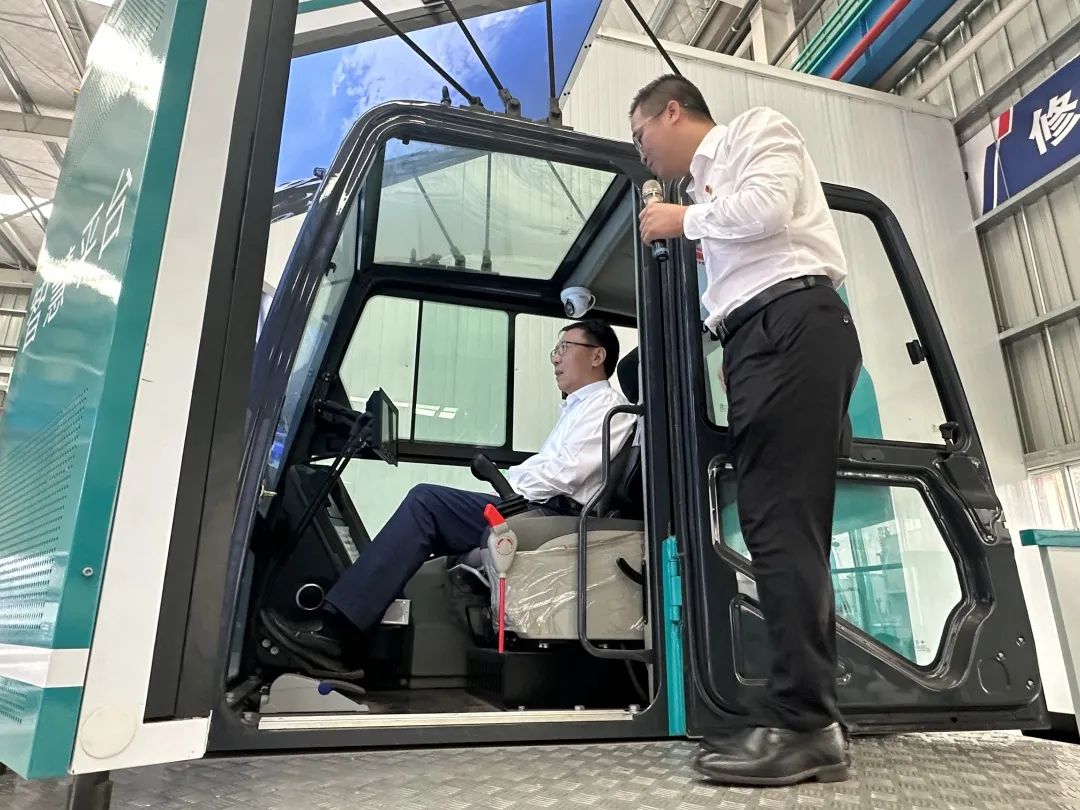 中国联通集团副总经理梁宝俊到访J9集团智能