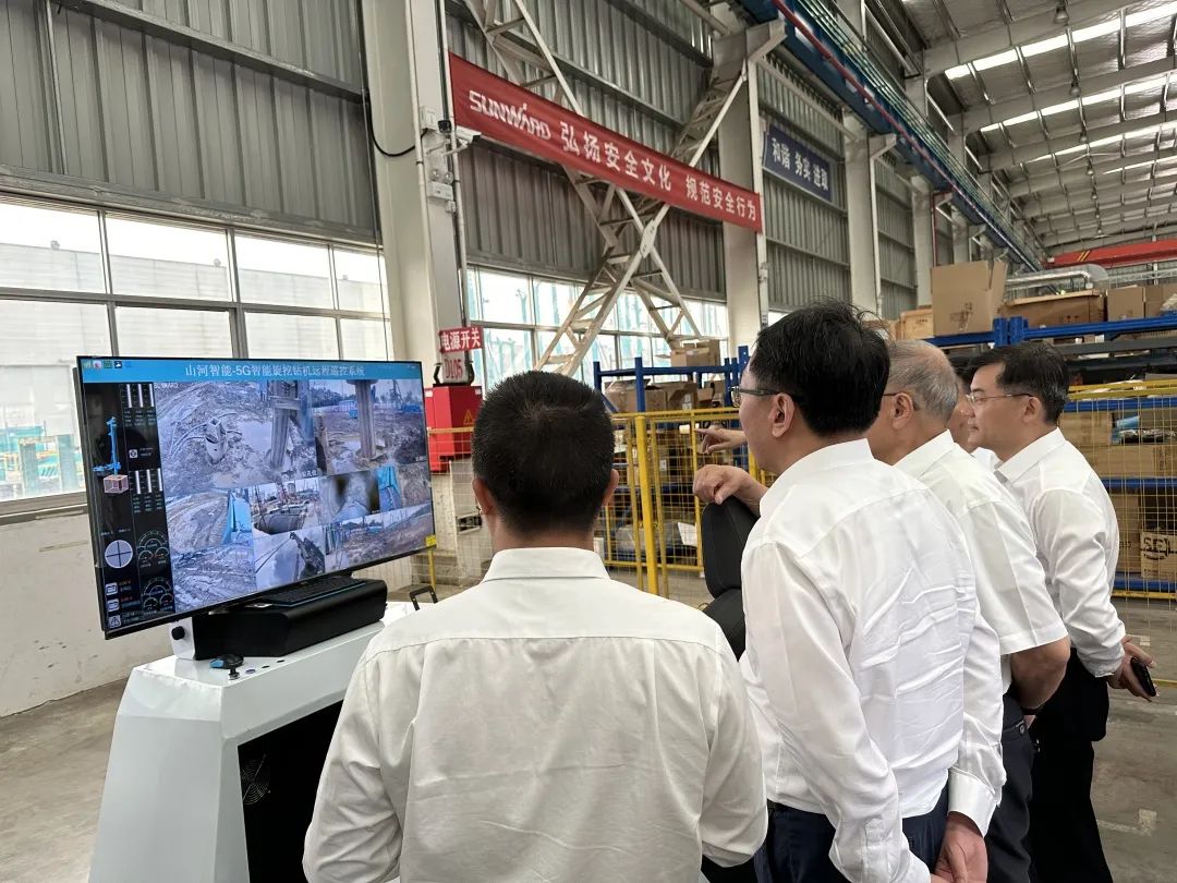 中国联通集团副总经理梁宝俊到访J9集团智能