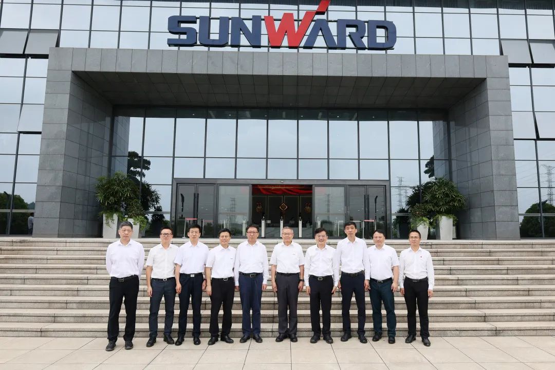 中国联通集团副总经理梁宝俊到访J9集团智能