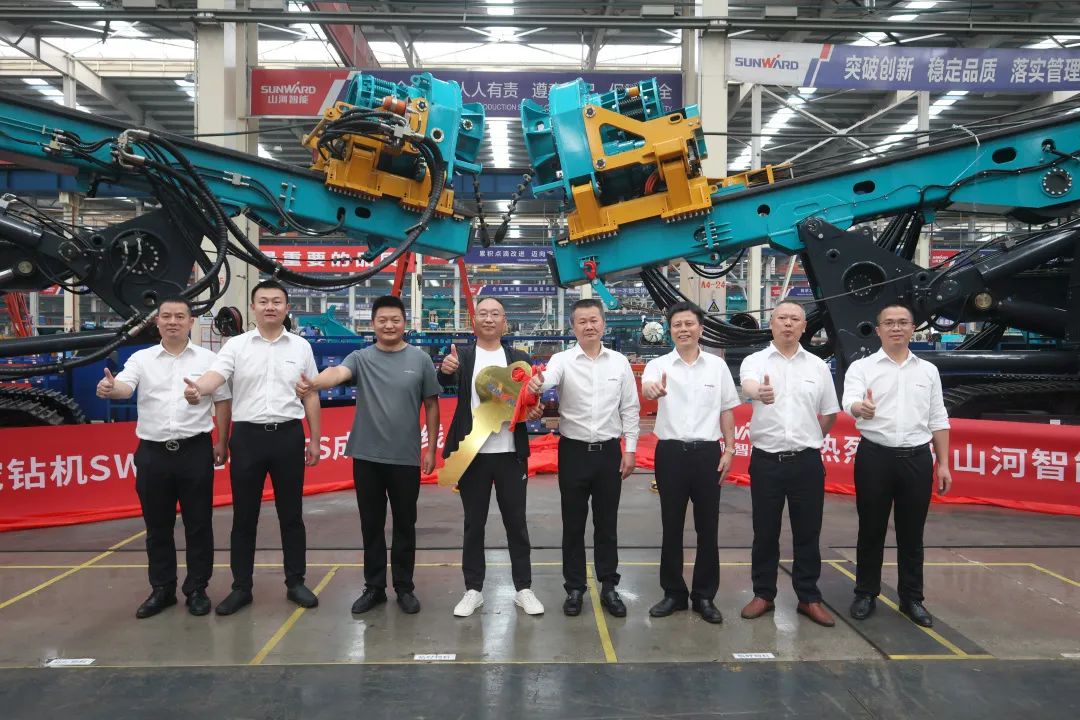 助力“双碳”、绿动将来！J9集团智能增程式电动旋挖钻机、液压混合动力旋挖钻机齐交付