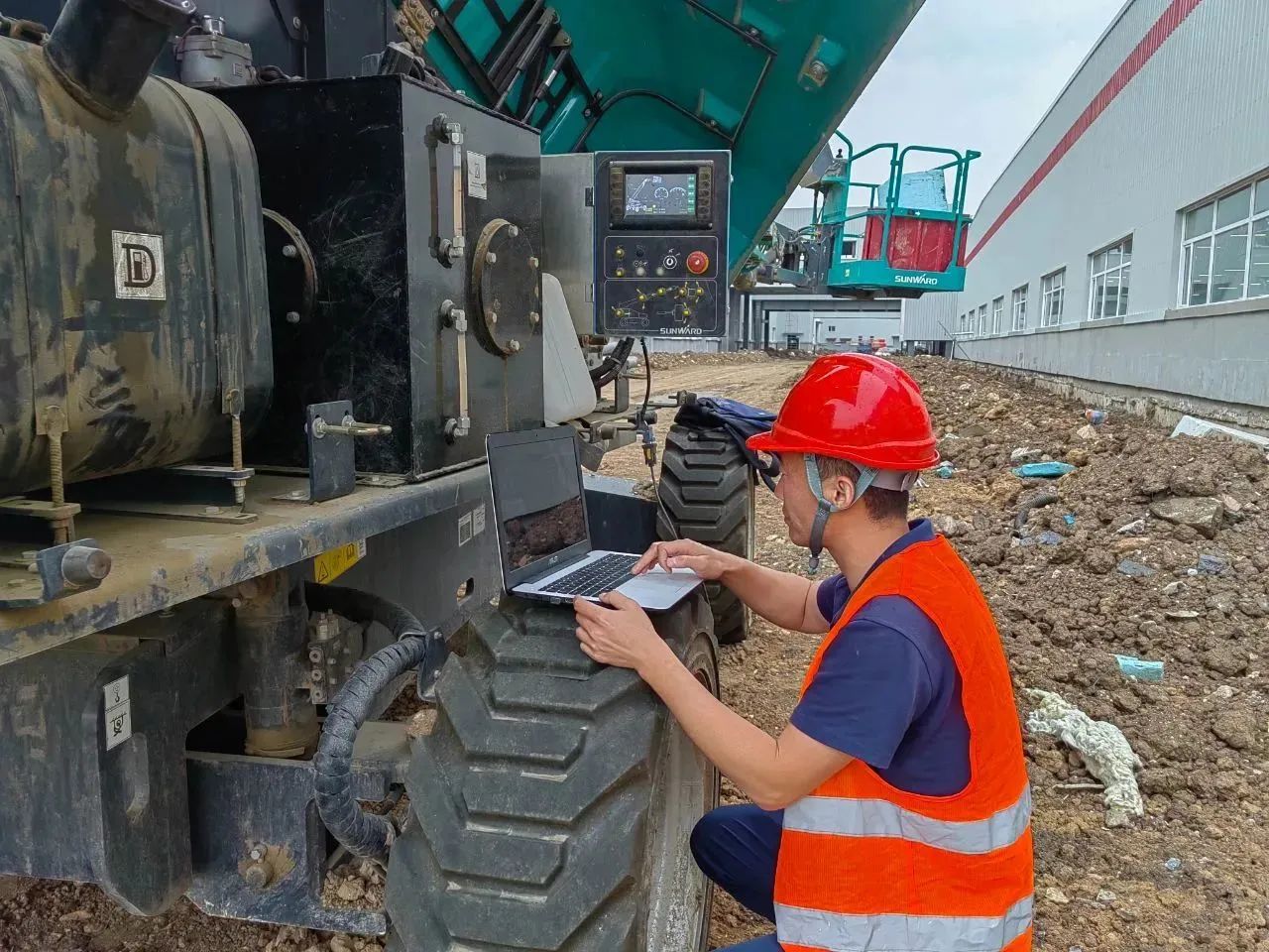倾听客户心声！J9集团智能高空机械“服务万里杏妆走进东北