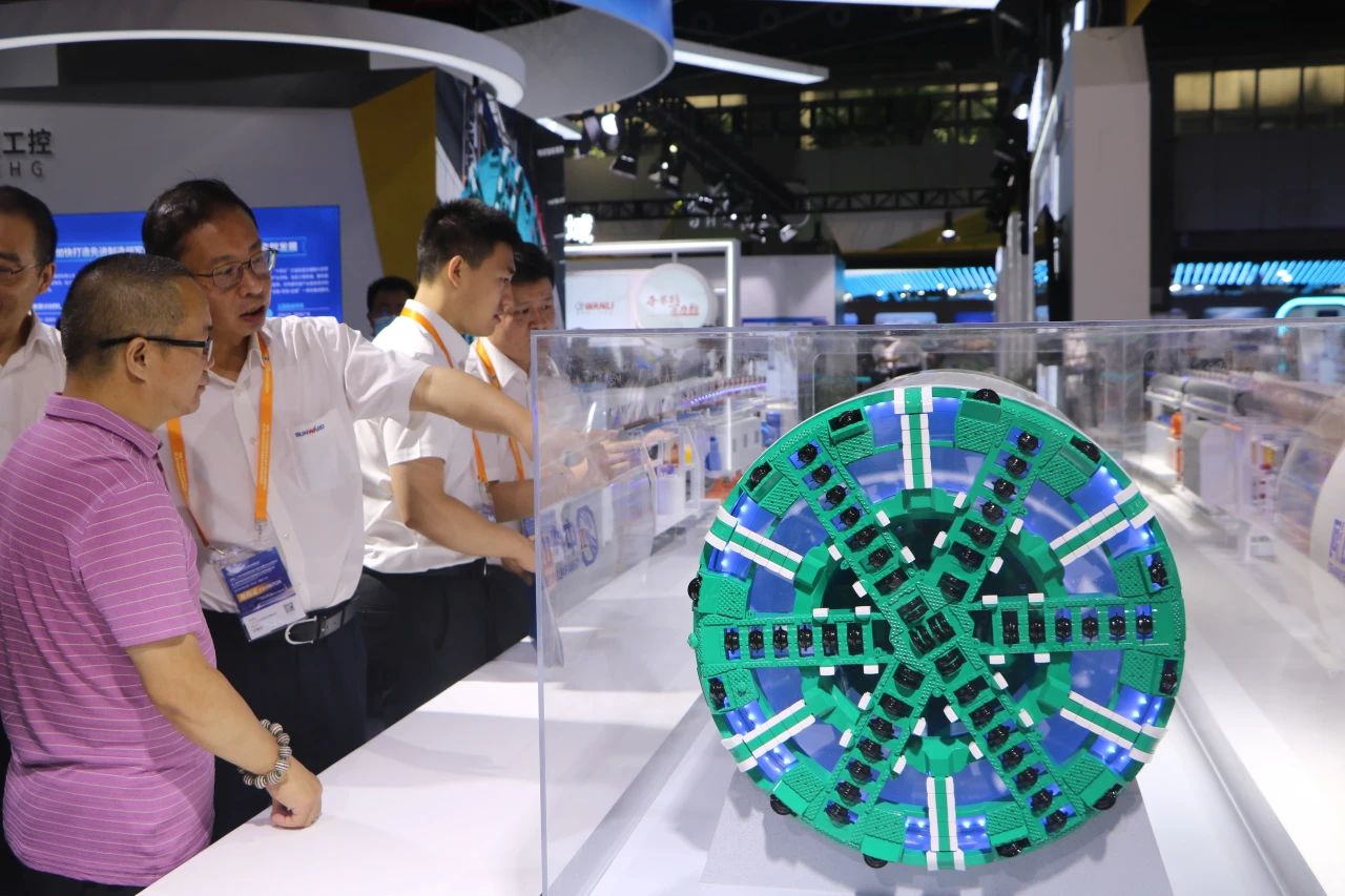 中铁J9集团亮相首届广州大湾区国际轨路交通产业发展论坛暨展览会