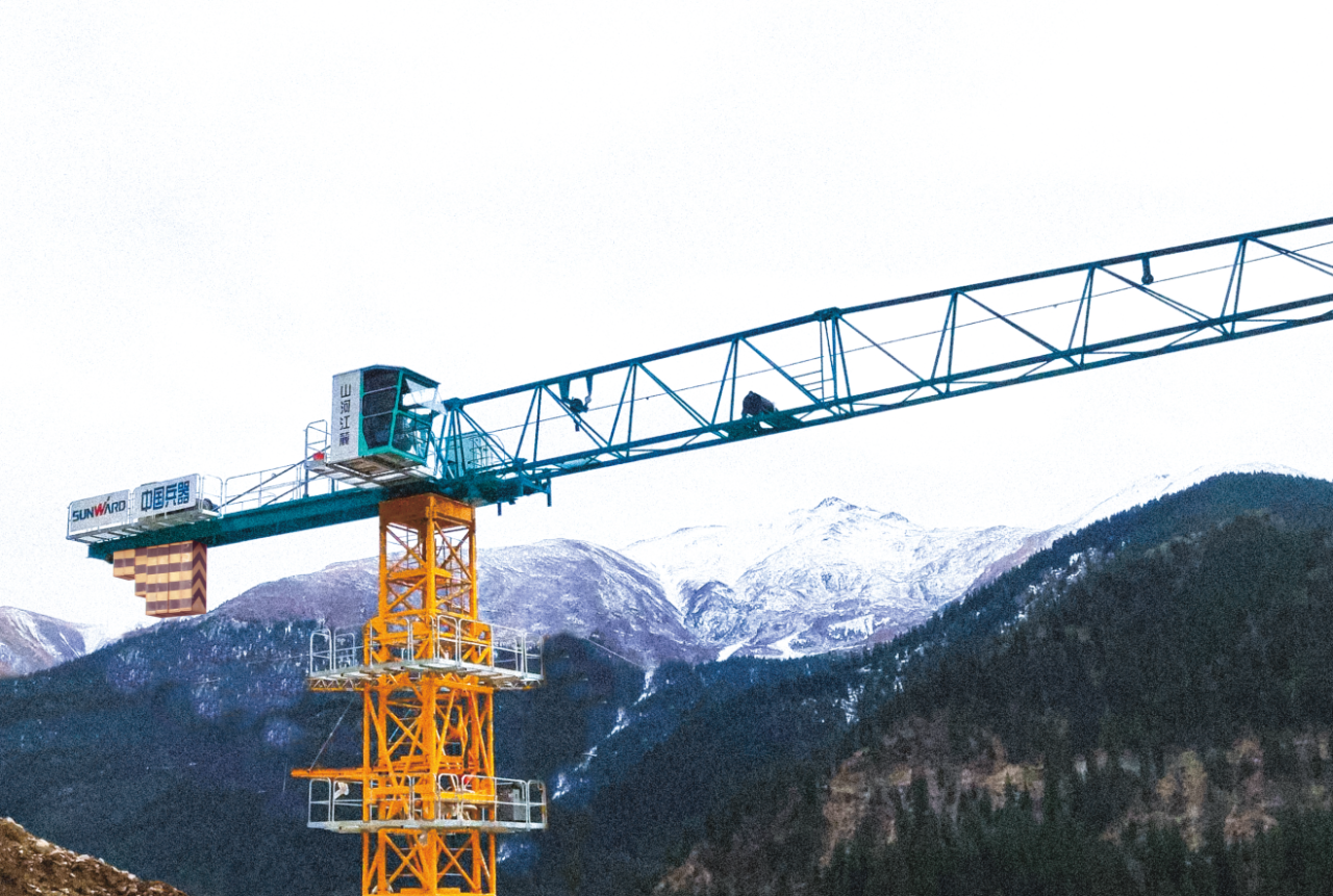 天山脚下的画师！J9集团江麓群塔援疆建设新景致